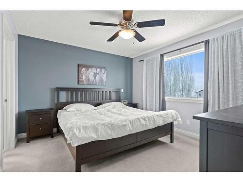 1712 High Park Boulevard Nw, High River, AB - Indoor Photo Showing Bedroom