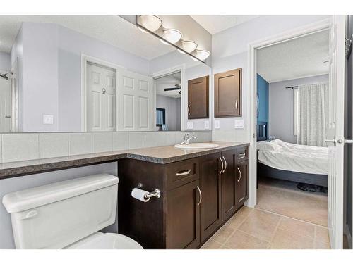 1712 High Park Boulevard Nw, High River, AB - Indoor Photo Showing Bathroom