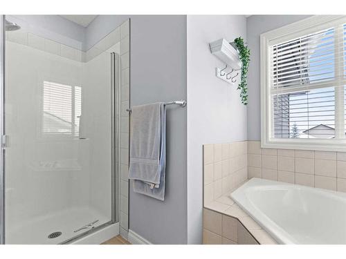 1712 High Park Boulevard Nw, High River, AB - Indoor Photo Showing Bathroom