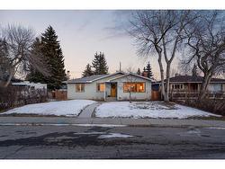 2232 38 Street SW Calgary, AB T3E 3E2