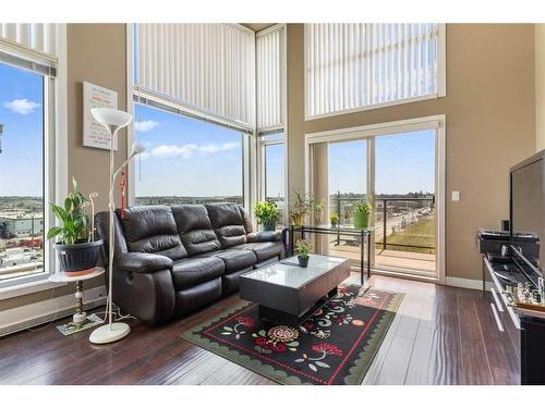 529-4303 1 Street Ne, Calgary, AB - Indoor Photo Showing Living Room