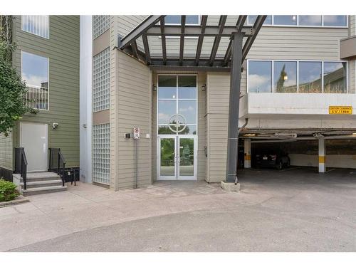 529-4303 1 Street Ne, Calgary, AB - Outdoor