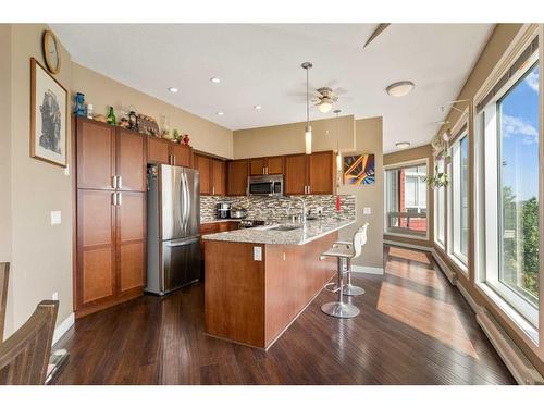 529-4303 1 Street Ne, Calgary, AB - Indoor Photo Showing Kitchen With Upgraded Kitchen