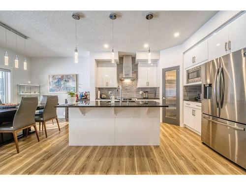 41 Evansfield Manor Nw, Calgary, AB - Indoor Photo Showing Kitchen With Stainless Steel Kitchen With Upgraded Kitchen