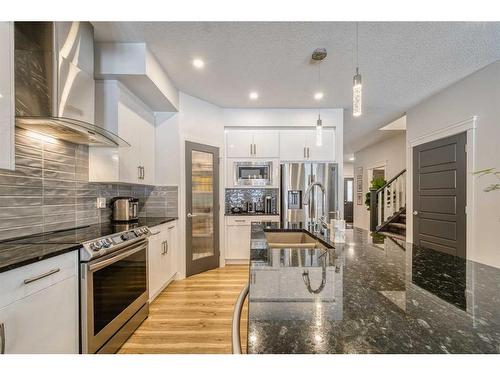 41 Evansfield Manor Nw, Calgary, AB - Indoor Photo Showing Kitchen With Stainless Steel Kitchen With Upgraded Kitchen