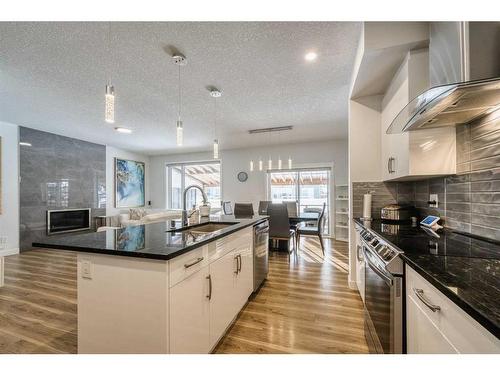 41 Evansfield Manor Nw, Calgary, AB - Indoor Photo Showing Kitchen With Upgraded Kitchen