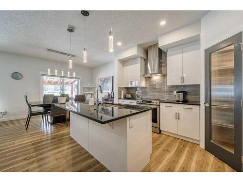 41 Evansfield Manor Nw, Calgary, AB - Indoor Photo Showing Kitchen With Stainless Steel Kitchen With Upgraded Kitchen