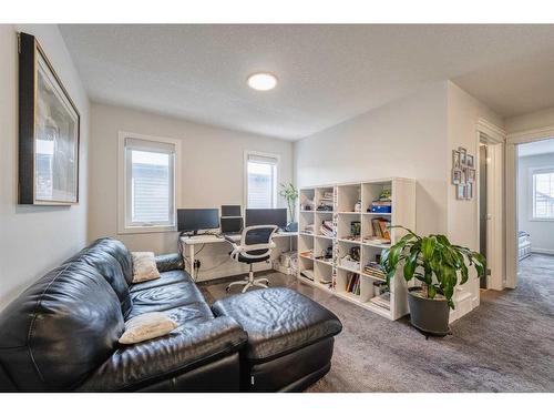 41 Evansfield Manor Nw, Calgary, AB - Indoor Photo Showing Living Room