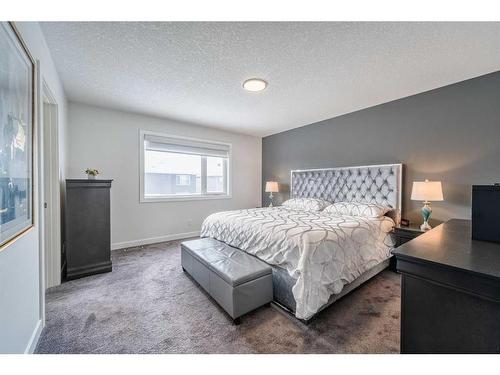 41 Evansfield Manor Nw, Calgary, AB - Indoor Photo Showing Bedroom