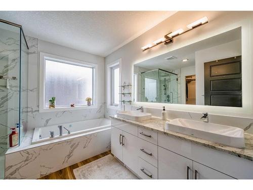 41 Evansfield Manor Nw, Calgary, AB - Indoor Photo Showing Bathroom