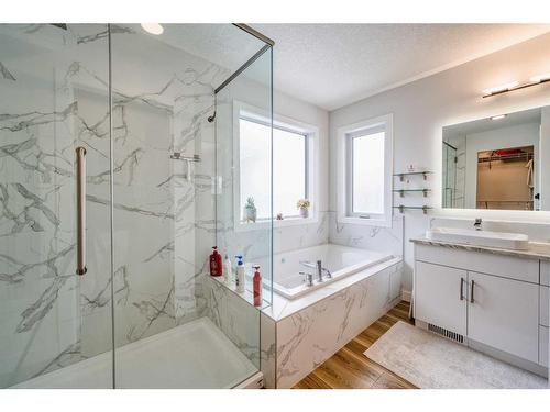 41 Evansfield Manor Nw, Calgary, AB - Indoor Photo Showing Bathroom