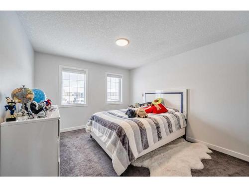 41 Evansfield Manor Nw, Calgary, AB - Indoor Photo Showing Bedroom