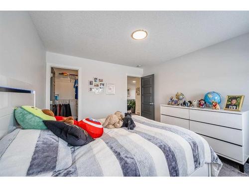 41 Evansfield Manor Nw, Calgary, AB - Indoor Photo Showing Bedroom