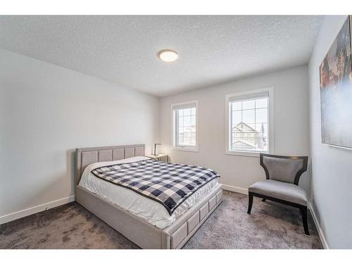 41 Evansfield Manor Nw, Calgary, AB - Indoor Photo Showing Bedroom