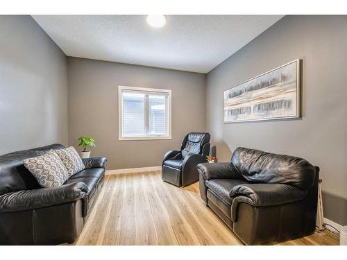 41 Evansfield Manor Nw, Calgary, AB - Indoor Photo Showing Living Room