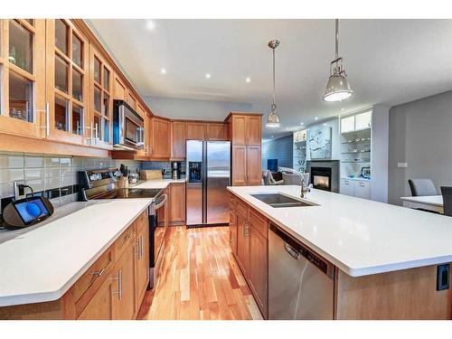 2019 32 Avenue Sw, Calgary, AB - Indoor Photo Showing Kitchen With Double Sink With Upgraded Kitchen