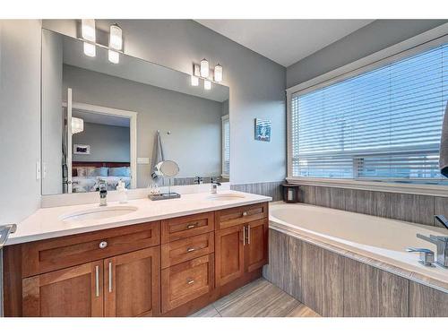 2019 32 Avenue Sw, Calgary, AB - Indoor Photo Showing Bathroom