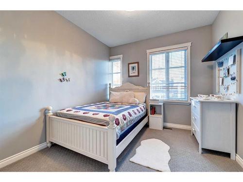 2019 32 Avenue Sw, Calgary, AB - Indoor Photo Showing Bedroom