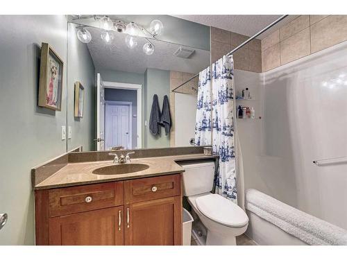 2019 32 Avenue Sw, Calgary, AB - Indoor Photo Showing Bathroom