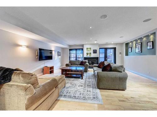 2019 32 Avenue Sw, Calgary, AB - Indoor Photo Showing Living Room