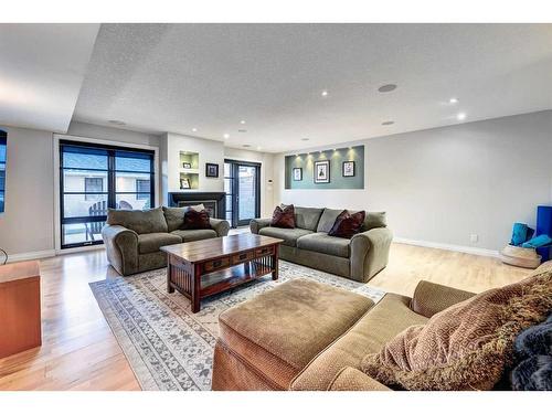 2019 32 Avenue Sw, Calgary, AB - Indoor Photo Showing Living Room