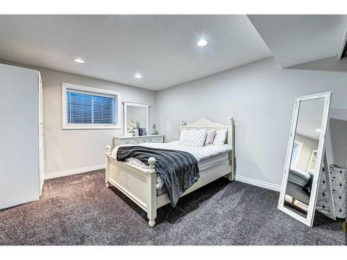 2019 32 Avenue Sw, Calgary, AB - Indoor Photo Showing Bedroom