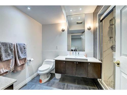 2019 32 Avenue Sw, Calgary, AB - Indoor Photo Showing Bathroom