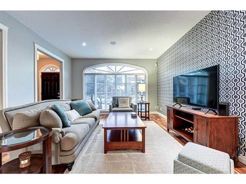 2019 32 Avenue Sw, Calgary, AB - Indoor Photo Showing Living Room