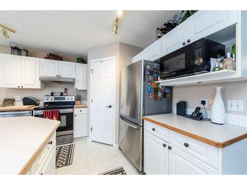 215 Chapalina Place Se, Calgary, AB - Indoor Photo Showing Kitchen