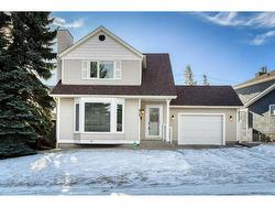 31 Scenic Rise NW Calgary, AB T3L 1A6