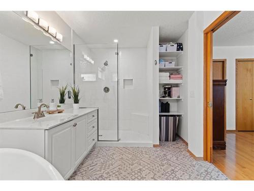 37 Sandstone Ridge Crescent, Okotoks, AB - Indoor Photo Showing Bathroom