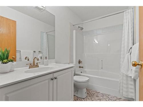 37 Sandstone Ridge Crescent, Okotoks, AB - Indoor Photo Showing Bathroom