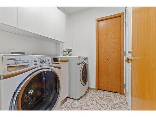 37 Sandstone Ridge Crescent, Okotoks, AB - Indoor Photo Showing Laundry Room