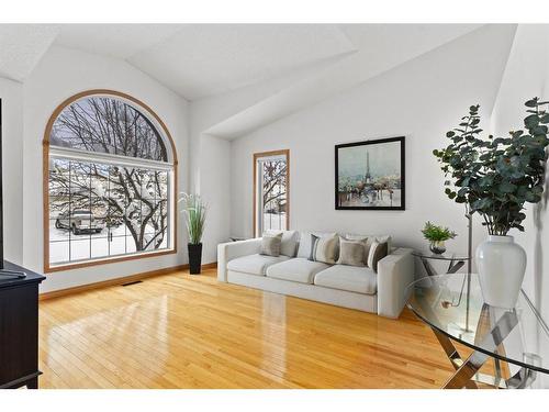 37 Sandstone Ridge Crescent, Okotoks, AB - Indoor Photo Showing Living Room