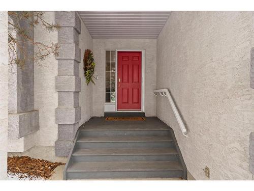 37 Sandstone Ridge Crescent, Okotoks, AB - Indoor Photo Showing Other Room