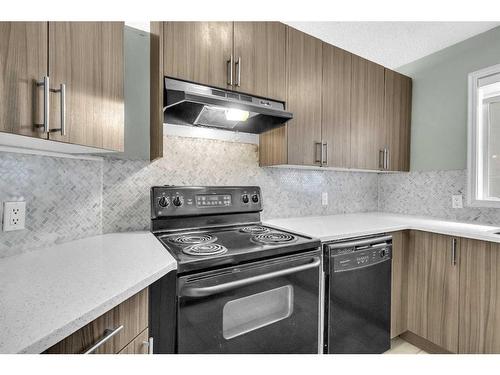 262 Martinwood Place Ne, Calgary, AB - Indoor Photo Showing Kitchen