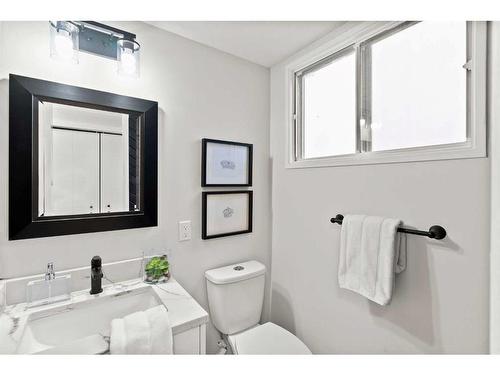 220 Queen Anne Place Se, Calgary, AB - Indoor Photo Showing Bathroom