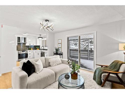 220 Queen Anne Place Se, Calgary, AB - Indoor Photo Showing Living Room