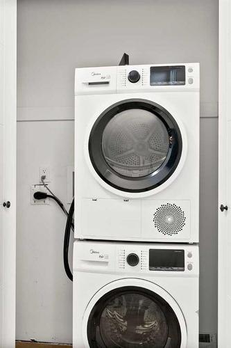 220 Queen Anne Place Se, Calgary, AB - Indoor Photo Showing Laundry Room