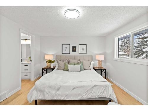 220 Queen Anne Place Se, Calgary, AB - Indoor Photo Showing Bedroom