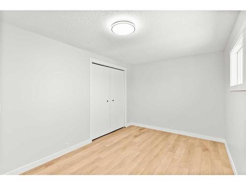 220 Queen Anne Place Se, Calgary, AB - Indoor Photo Showing Other Room