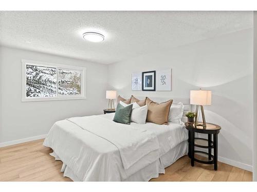 220 Queen Anne Place Se, Calgary, AB - Indoor Photo Showing Bedroom