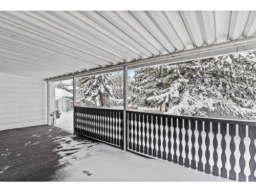 220 Queen Anne Place Se, Calgary, AB - Outdoor