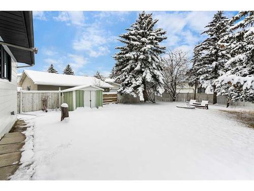 220 Queen Anne Place Se, Calgary, AB - Outdoor