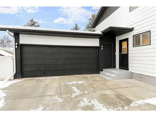 220 Queen Anne Place Se, Calgary, AB - Outdoor With Exterior