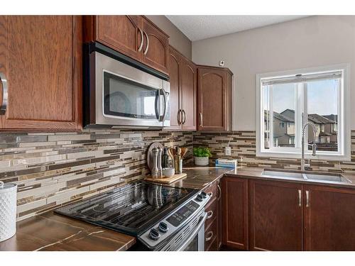 85 Silverado Skies Crescent Sw, Calgary, AB - Indoor Photo Showing Kitchen