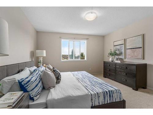 85 Silverado Skies Crescent Sw, Calgary, AB - Indoor Photo Showing Bedroom