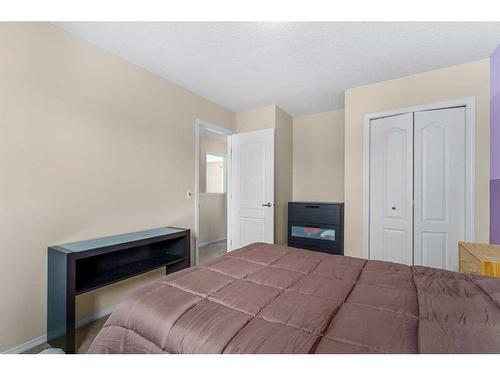 85 Silverado Skies Crescent Sw, Calgary, AB - Indoor Photo Showing Bedroom