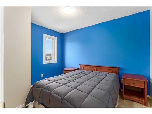 85 Silverado Skies Crescent Sw, Calgary, AB - Indoor Photo Showing Bedroom