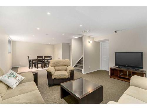 85 Silverado Skies Crescent Sw, Calgary, AB - Indoor Photo Showing Living Room